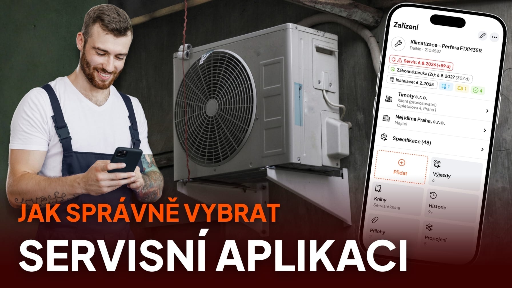 Jak správně vybrat servisní aplikaci: technik u venkovní jednotky klimatizace s detailem zařízení v mobilní aplikaci Timoty
